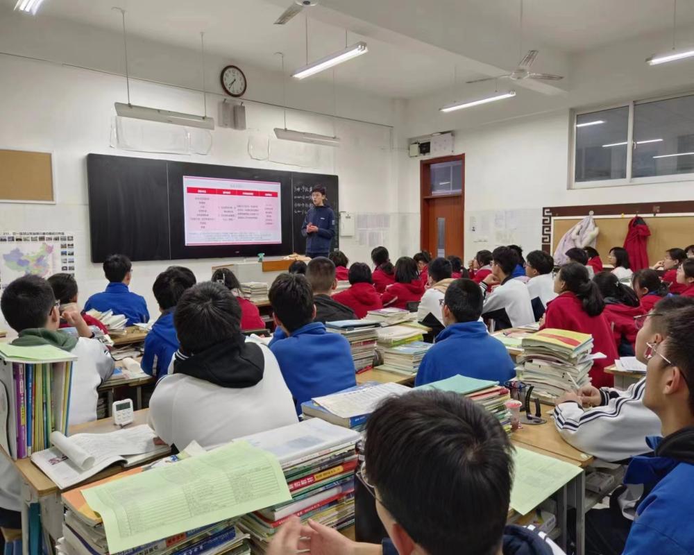 ɽ��W�ӻ��LĸУ����Ԓ�ഺ���L