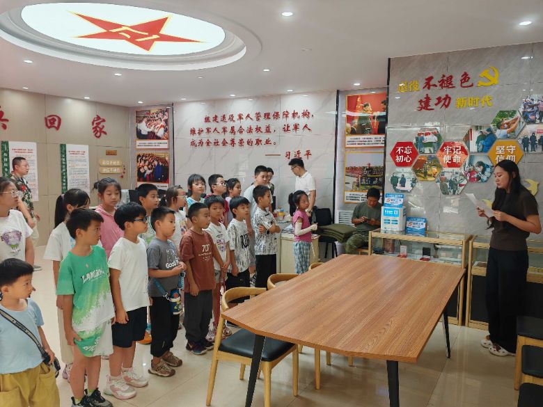 �t���T�꣬��(sh��)�`�Z־��ɽ�|��W(xu��)С��(sh��)������Ȫ�֧���(du��)(li��n)�϶����´�ֵ�����܊�˷���(w��)վ�_(k��i)չ�tɫ�������(d��ng)