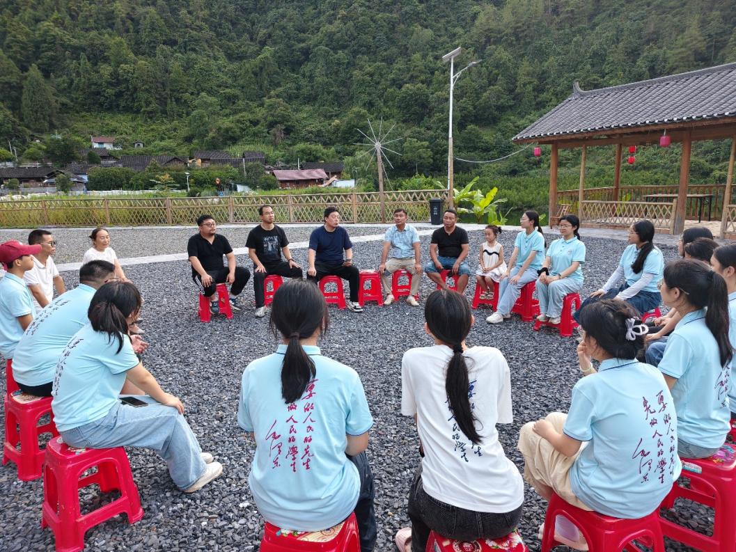 ����ӭ�������ɿh��(hu��)Ϫ�����ӭ�� ���ϵ�һ�����W(xu��)Ժ����Ϫ֪�С��l(xi��ng)�����d���M(j��n)�F(tu��n)