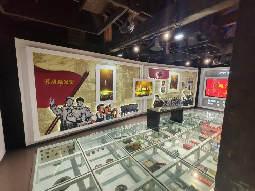 ��ɽ��ӛ����������`���h����M�Ȫӛ��1947�Ļ��@��tɫ���`