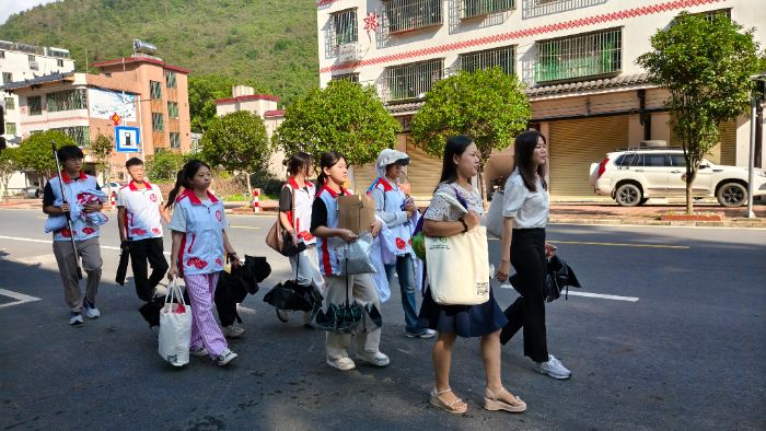 �ഺů���l �������������T�����Ŭ����Fꠞ�Ӽܬ����l�������ό���w�z����