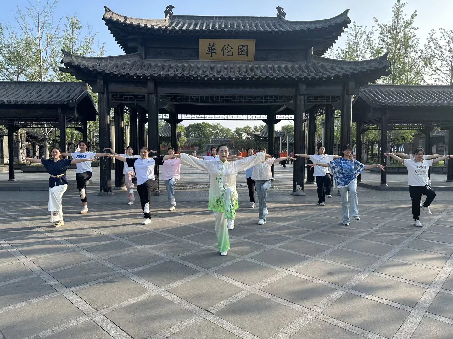 �������t(y��)ˎ��W(xu��)�W(xu��)���w���A٢�Ļ���̽��ˎ���l(f��)չ