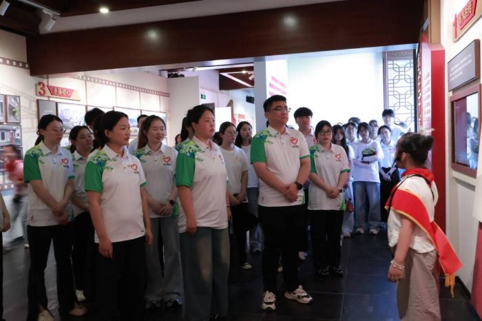 ���LС��tɫ·�����܌W���`���ġ������܌WԺ���φ����¡��F�2025�����ڡ������l��������`��ӌ��}���ģ�