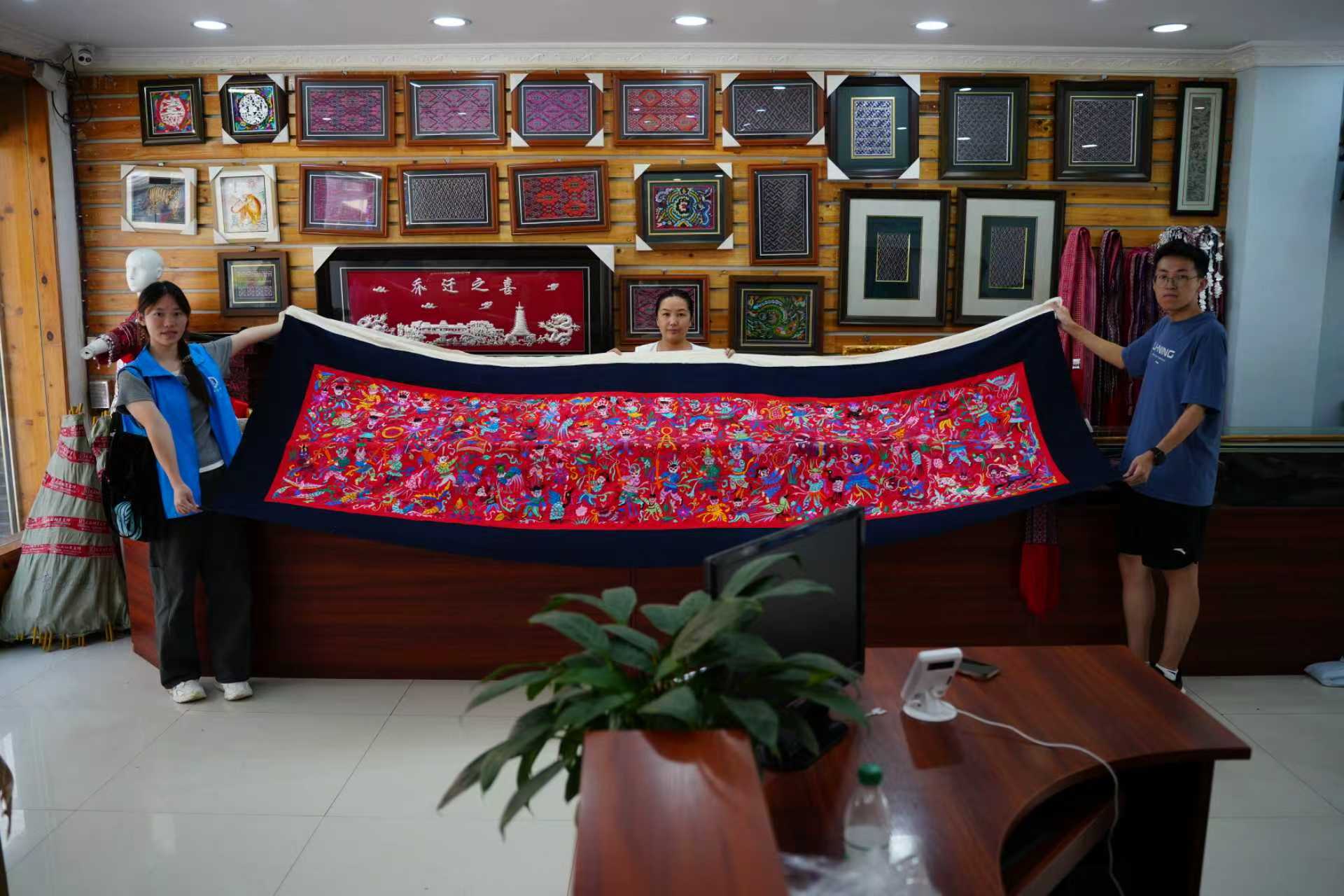 �ഺ�x���l�����d�����ϴ�W��ǭ����С������M����̽�ض�Ԫ�Ļ�