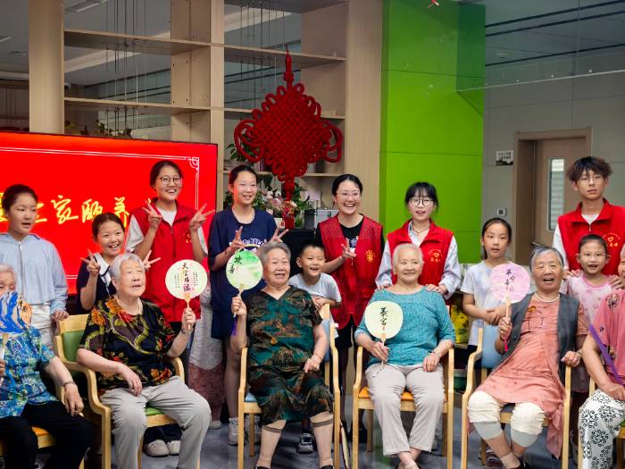 ��퍝���^,���}�mн��-������������W���U��Ȥ�飬���Lͯ�̡����ӷ��Ռ��`�F����������^���Ļ������c�w���ӛ