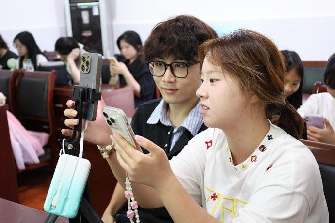 ˇ�g�c��ʯ�����ø��cɫ�ʴ��_����֮��