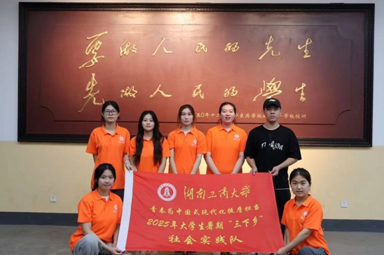 ׷���tɫ���E����ֲ����֮��