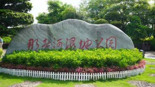 �𹤌W���ǿ������B���`�У�Ҋ�C�ڳ�ˮ�w�ľGɫ����