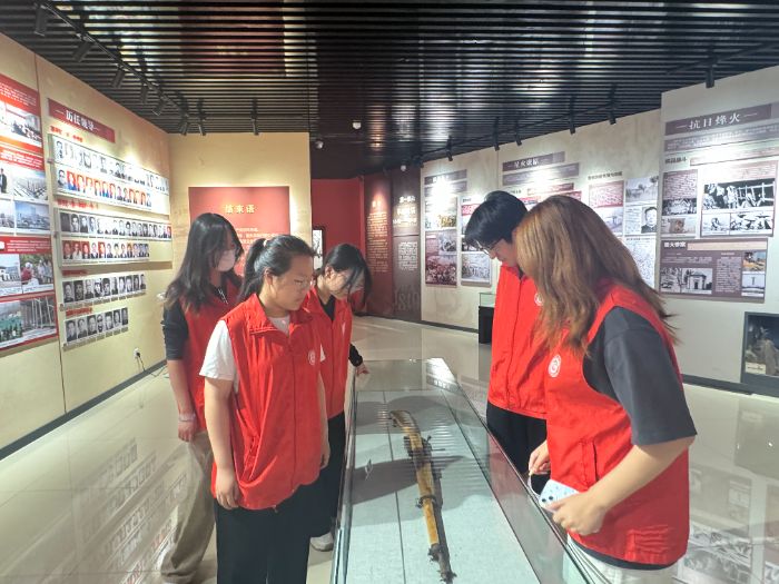 �H�������W(xu��)Ժ�W(xu��)�ӡ������l(xi��ng)�����y�๲�ڂ��мtɫ����