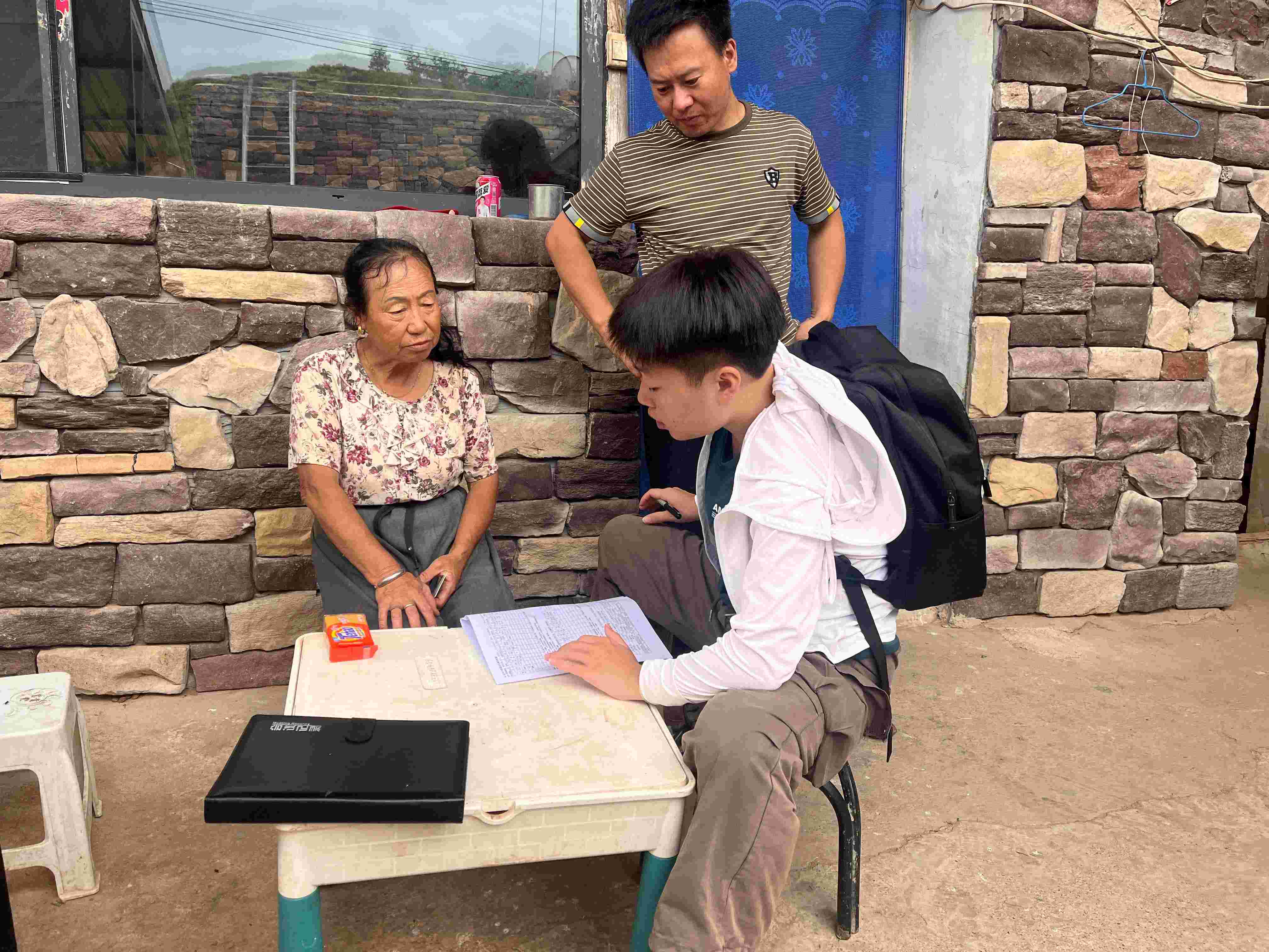 ���r�W���S�Ӱ�߅�ഺ�У��s�m���мtɫн��  ̽���l�����d�ܴa