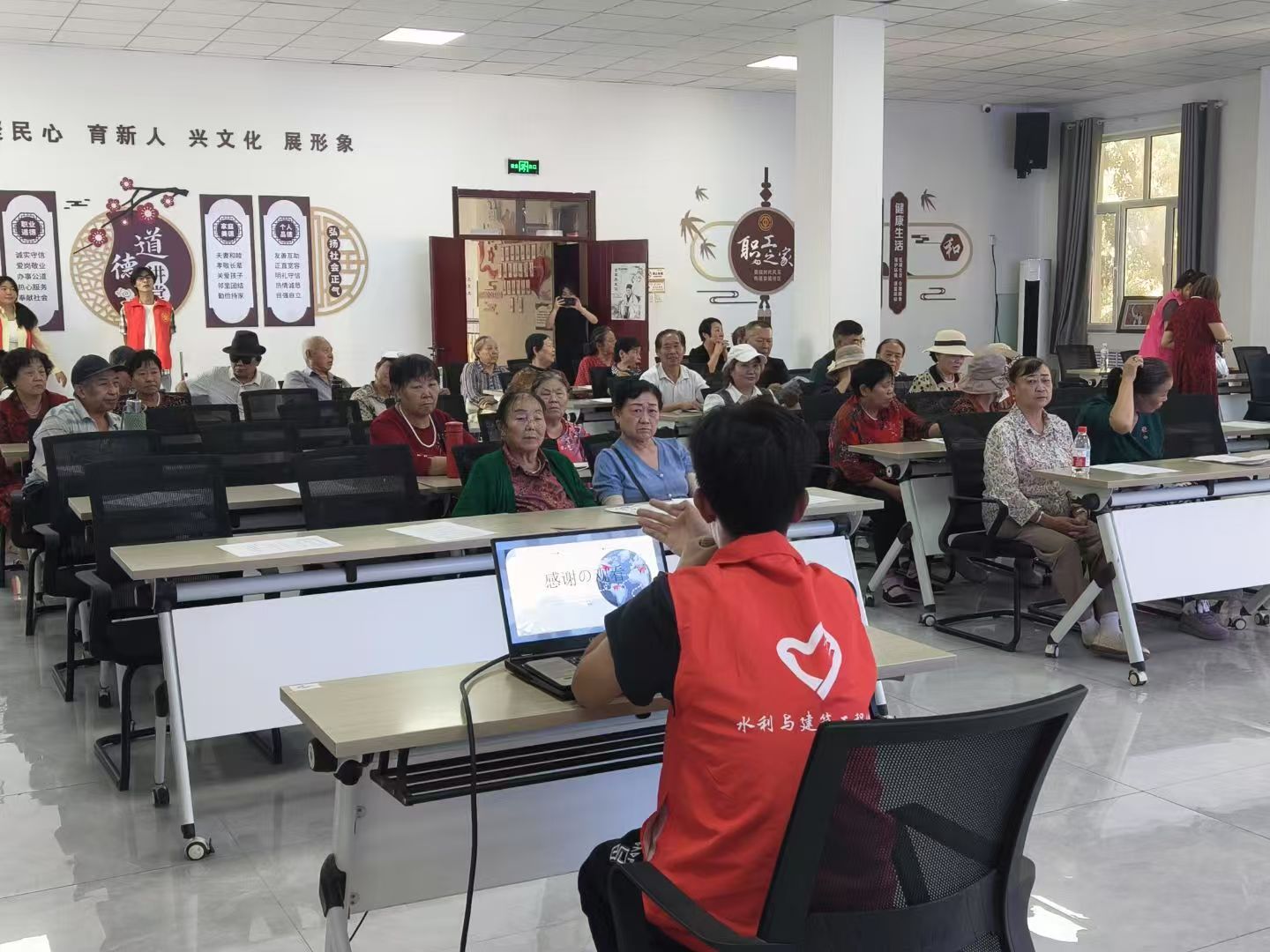 ������������Gɫ�҈@