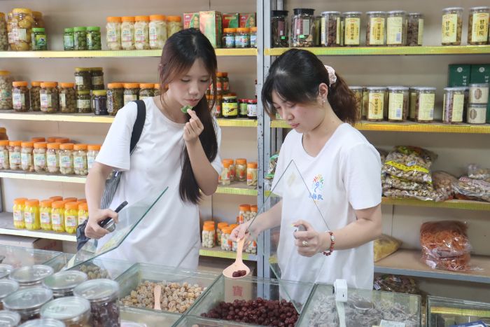 ���������L(f��ng)�ƣ�ζ����������V���χ�(gu��)�̌W(xu��)Ժ�|�P(y��ng)�(du��)�{(di��o)�ЈF(tu��n)�����d�h̽�������еġ��L(f��ng)ζ�ܴa��