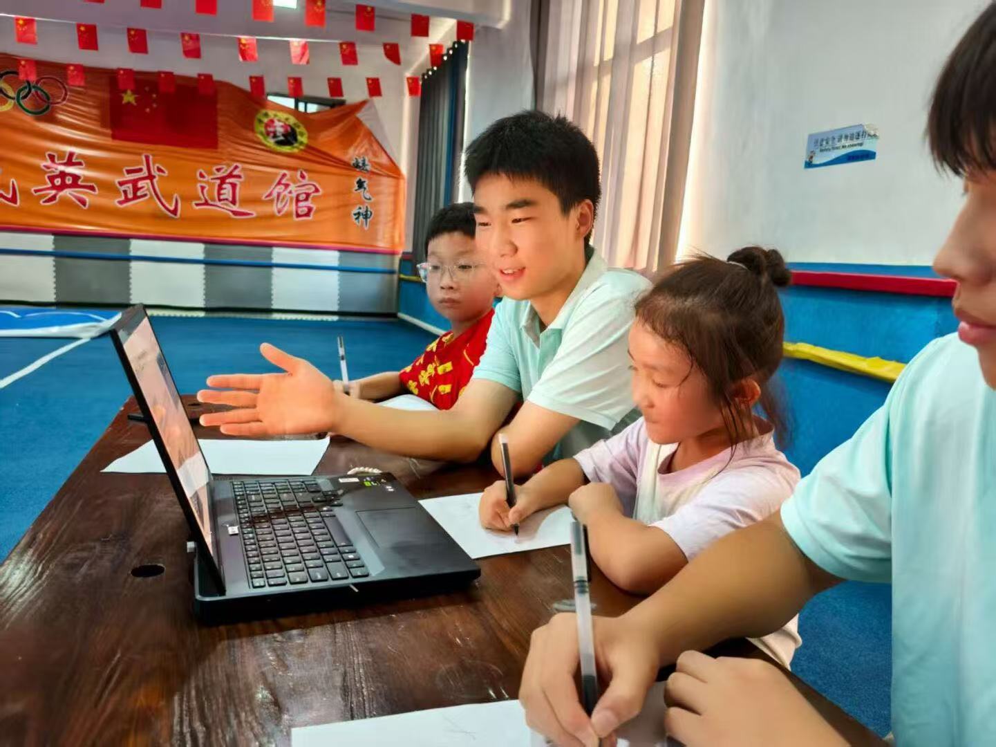 ����Ұ���}�����Ļ�����