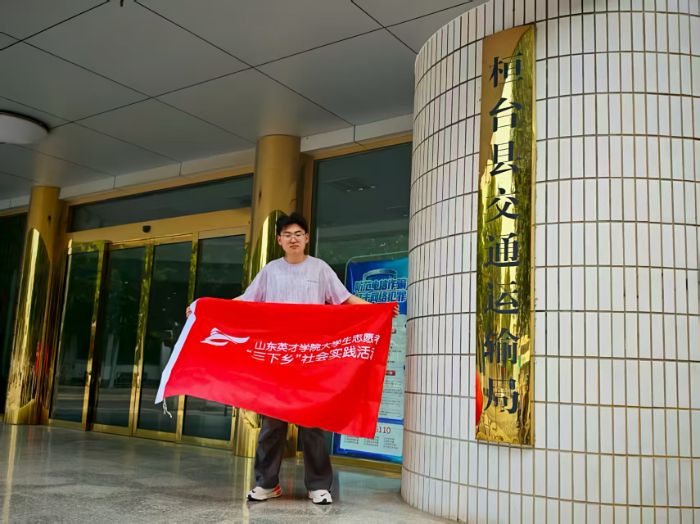 �����l��ͨ��չ�ഺ��������ɽ�|Ӣ�ŌWԺ�����l�����`�F