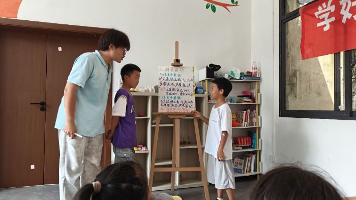 �ഺ���գ�һ·��ǭ���С��������顱־Ը�����Ȥζ�n���c���F��С�´�