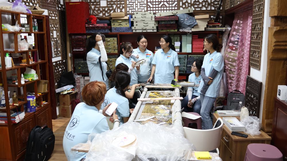 ����Ժ�W(xu��)��̽�L��Ϫ�޻���һ�һ���C�����z��ƪ