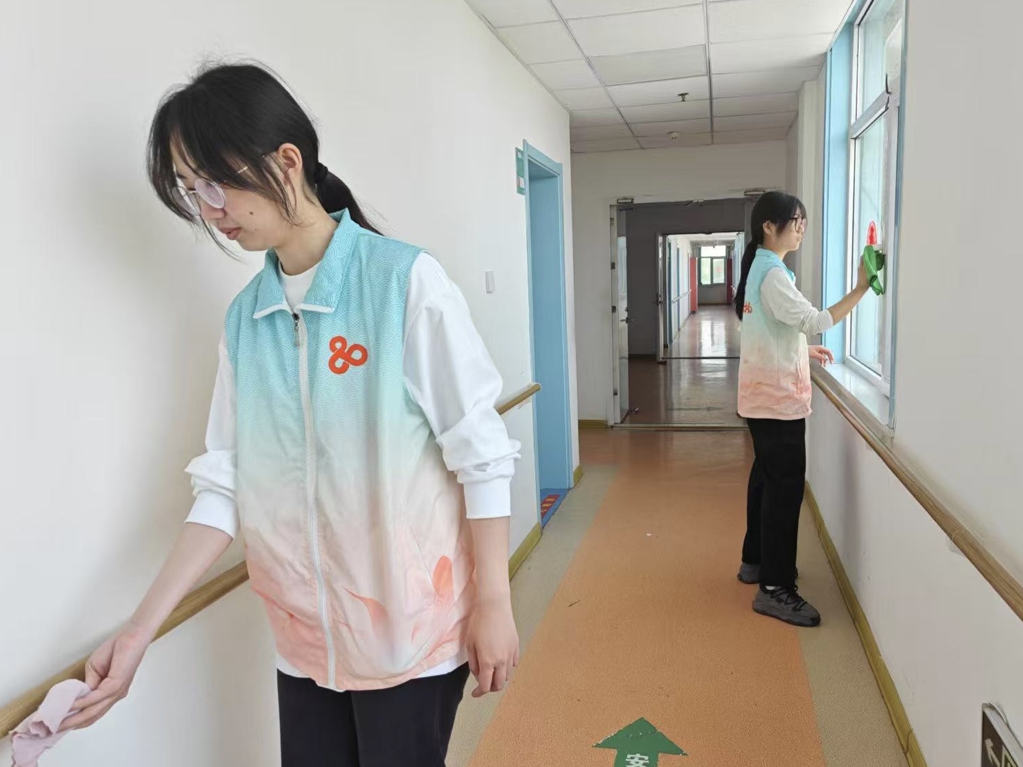 ��ů��^��־Ըͬ��