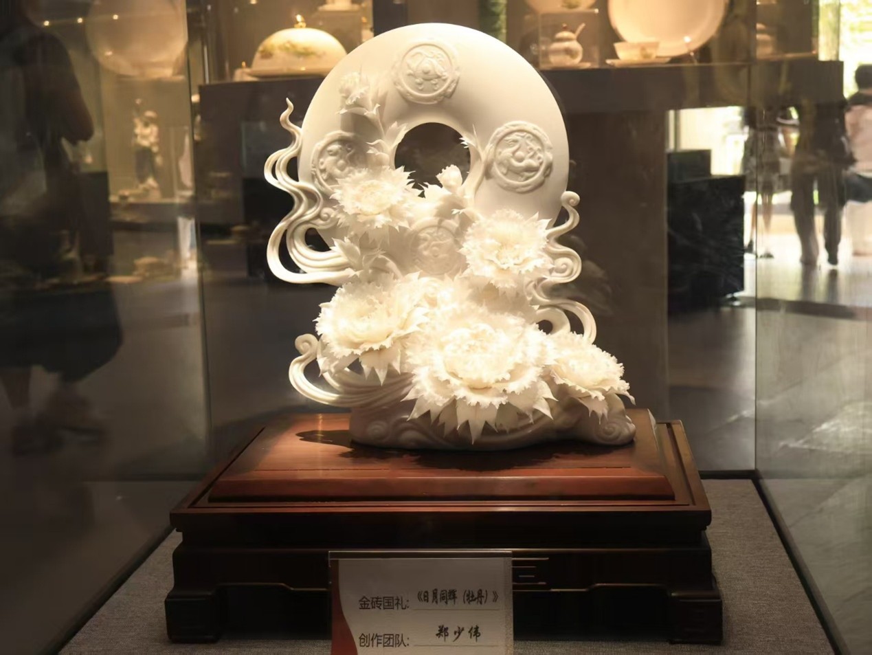 �ڴɶ����K����һ�����ߵ��Ļ������n������֮�Ժ㡱���`��ڵ»�������y(t��ng)�c��(chu��ng)�µ���ײ