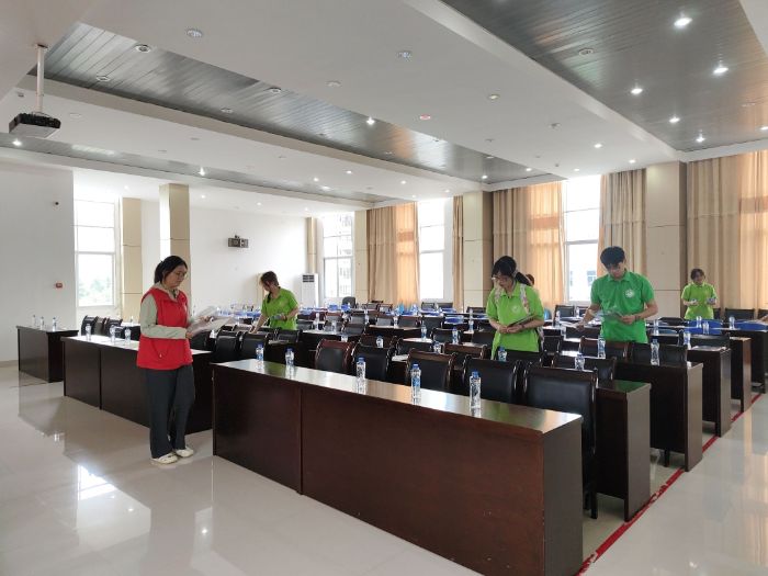 �Ƽ��c(di��n)����Ұ������У(li��n)��(d��ng)�L���l(xi��ng)���ǻ����d�D��