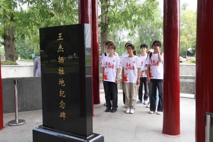 �����t�ƴ�W�����ߵ�˼���n����׷��Ӣ�����E��׌���ܾ������r���ഺ���Wҫ