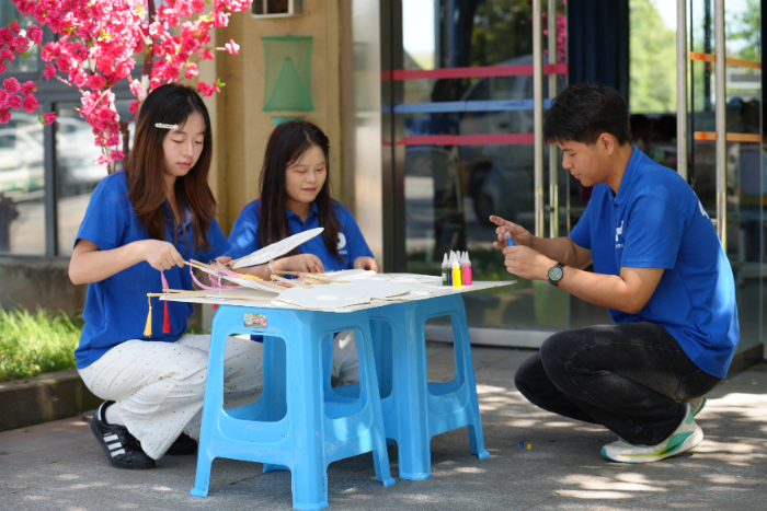 �����cͯ�����ڣ����L�l(xi��ng)����¡����ؑc���������I(y��)�W(xu��)Ժ���(hu��)��(sh��)�`�F(tu��n)��ˇ����c(di��n)���l(xi��ng)�������n��