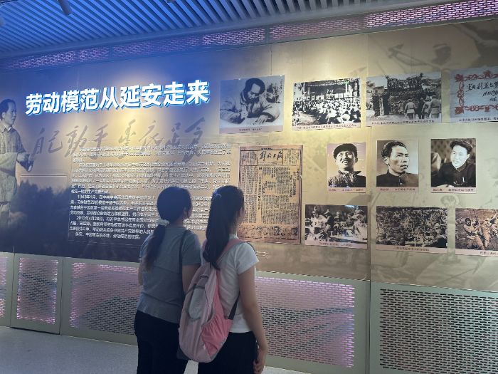 ���ߵ�˼���n���|������̤���tɫ���E����a��ģ����r���ܴa