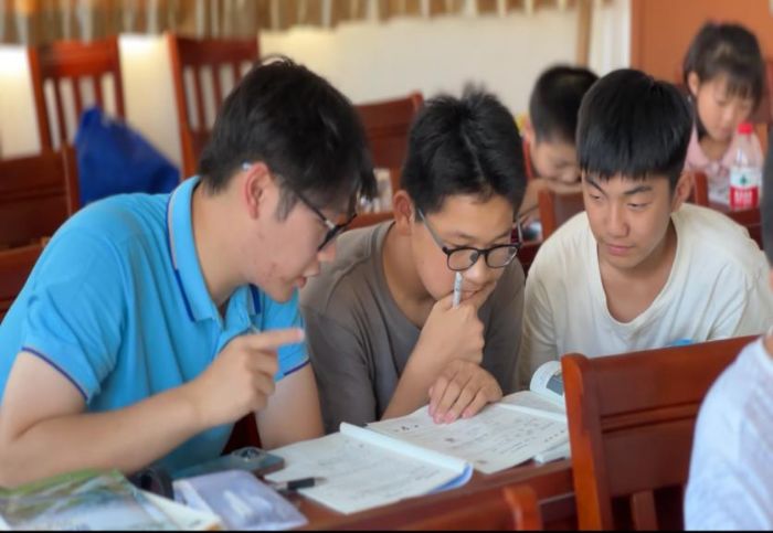 �Ӻ���W����ͬ�ĈF꠸����ݽ����_չ��^־Ը���գ� �ഺ�����x�ܻ��������P��