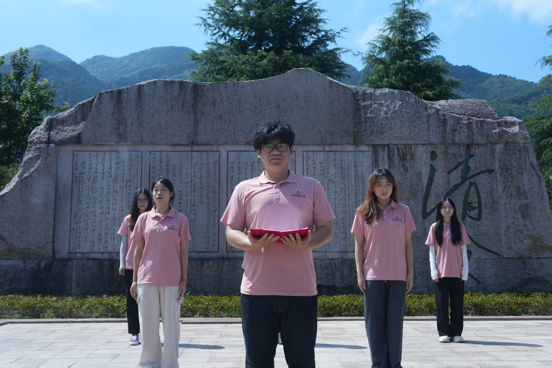 �����l|�s�mѪ�}�`���ģ�֪�к�һ��н�𡪡������r�I��W���t����ɽ��н���������о������`�F