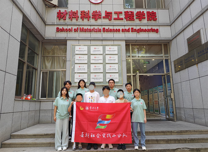 �ѹ�Ӣ�ļs����һ�������c�l(xi��ng)��ͯ�ĵ��p�������������ݴ�W(xu��)��ɽ��Ӣ������С����ڞ�������ͯ����