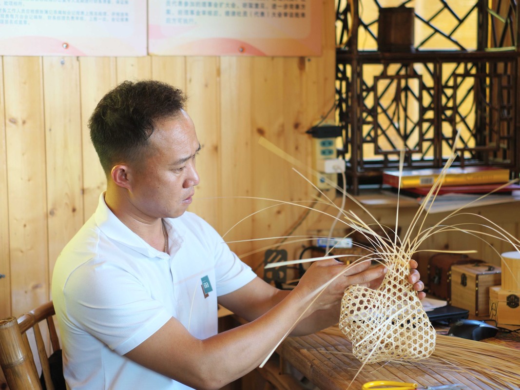 �����r�ִ�W�����F��{�а�Ϫ�{���l���z���Ļ�