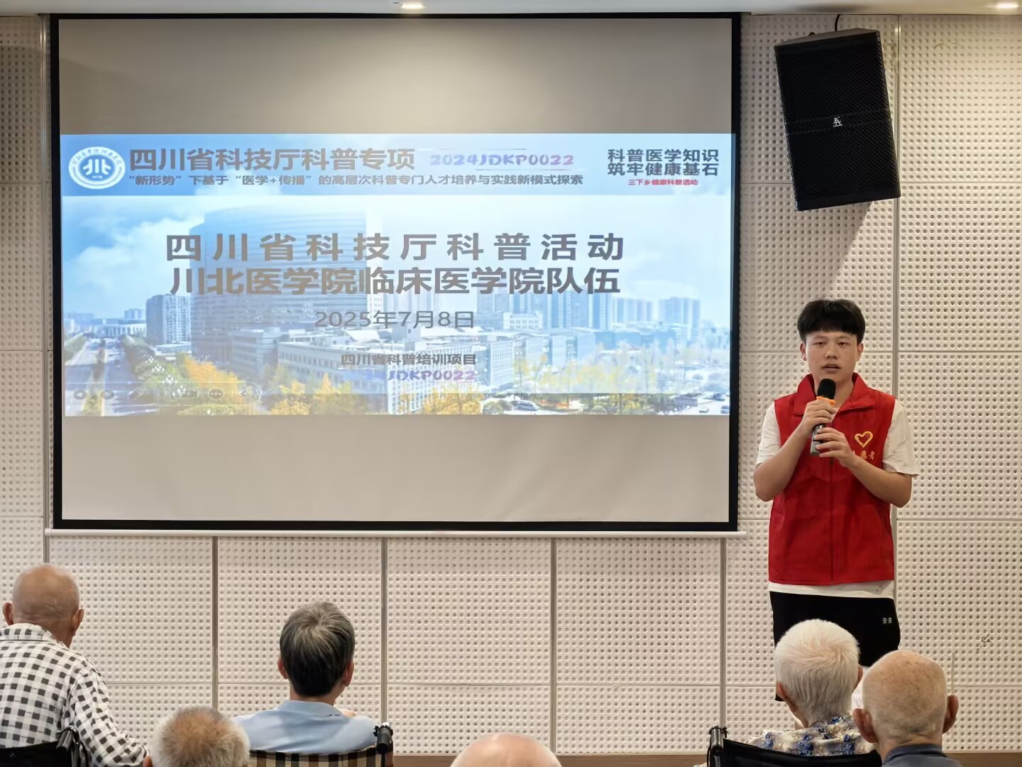 �����t(y��)�W(xu��)Ժ�W(xu��)�Ӹ����A�B(y��ng)�o(h��)Ժ�_(k��i)չ�������� ���y�g����ע���ഺ����