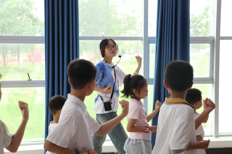 ȭ�_���L(f��ng)�P(y��ng)���� �����ԏ�(qi��ng)չӢ�ˡ�����ʳ���⡱�߲�����I(y��ng)�_(k��i)չ��(qi��ng)�����w���S��ϵ���n��