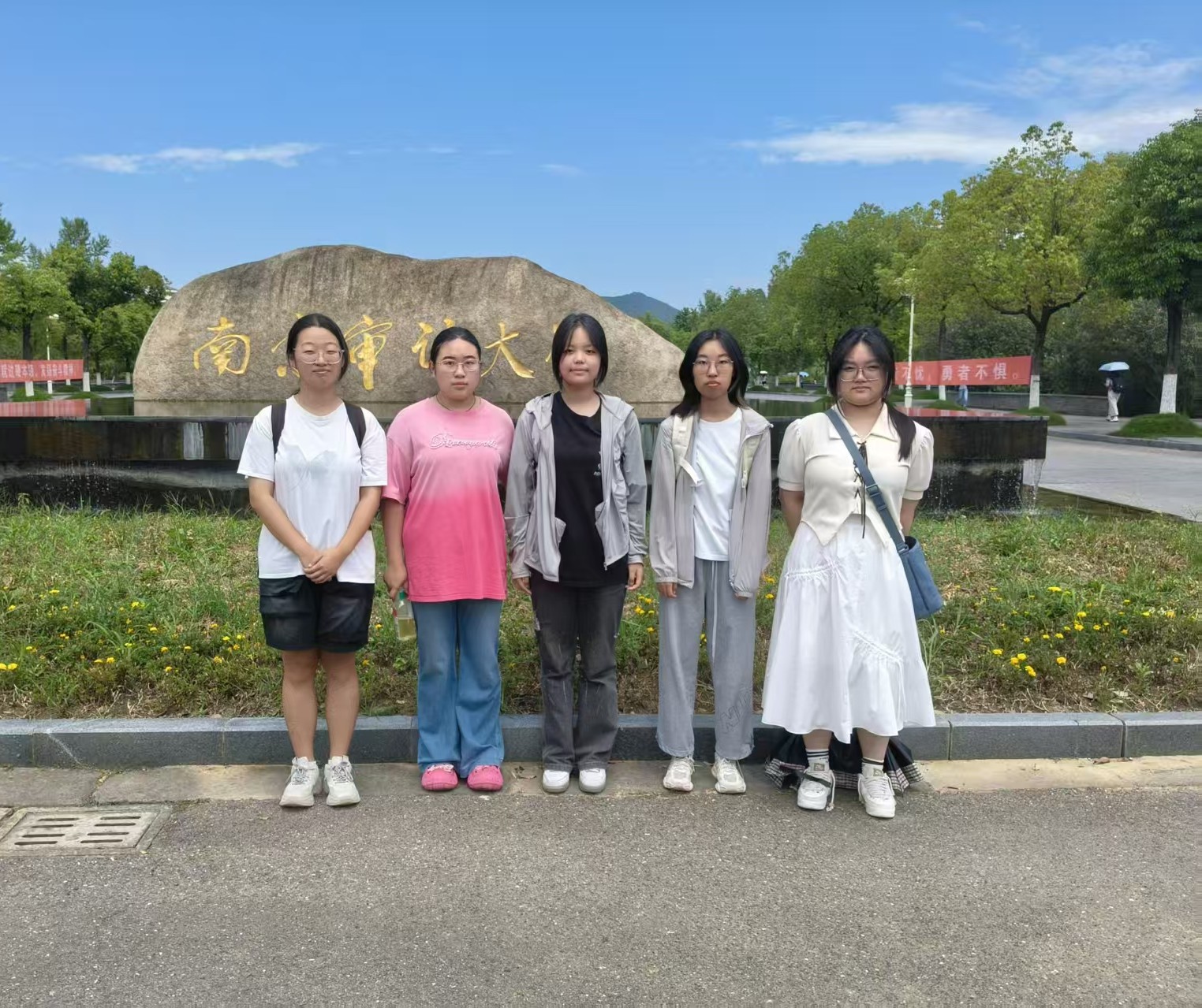 �s�m�tɫѪ�} ���P�ഺ����