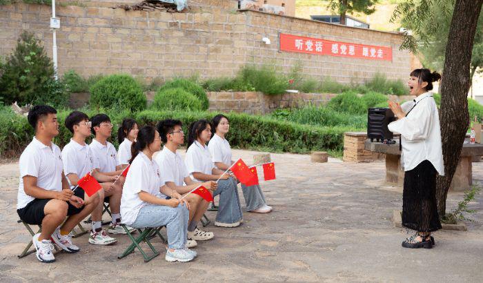 �Ӱ���W�����L�����E���z�F�ǰ������̽�����z��ļtɫ�Ļ�����