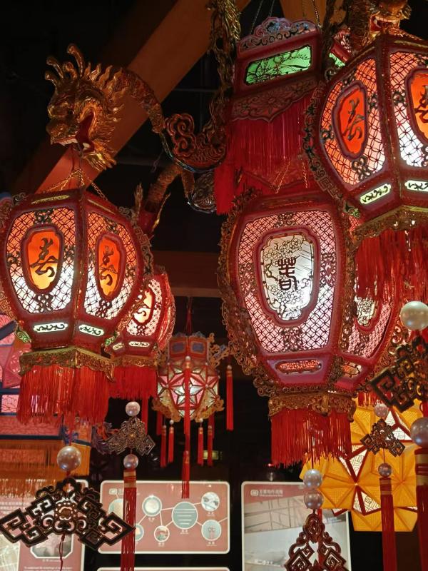 �V�|���I(y��)��W(xu��)�����ǧ�ꡤ����������ͻ���(du��)̽��Ȫ�ݷ����|(zh��)�Ļ��z�a(ch��n)�^