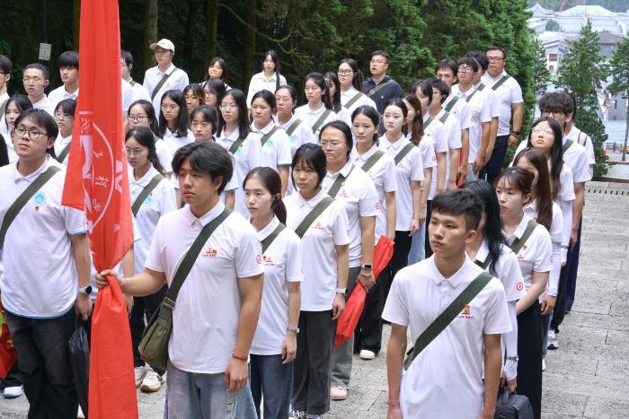 ���Ϲ��̌W(xu��)�����M(j��n)����ɽС���t܊�t(y��)Ժ������ɽ�µ�������(ji��n)��