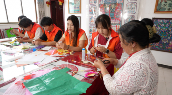 ��ꖎ����W(xu��)Ժ����С�����������顱���z���ഺ�c���y(t��ng)�Ĝ��錦Ԓ