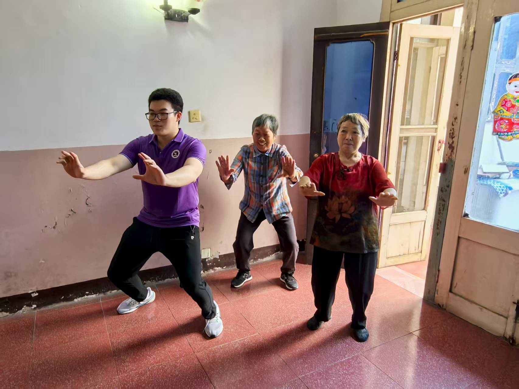 �y�g��(x��)̫�O������ů���ġ����V��W(xu��)�����M(j��n)��^(q��)���f̫�O�Ļ�