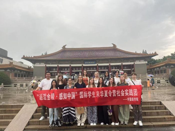 �����_˹�������˽��꣺һ������������Ї��Ļ��n