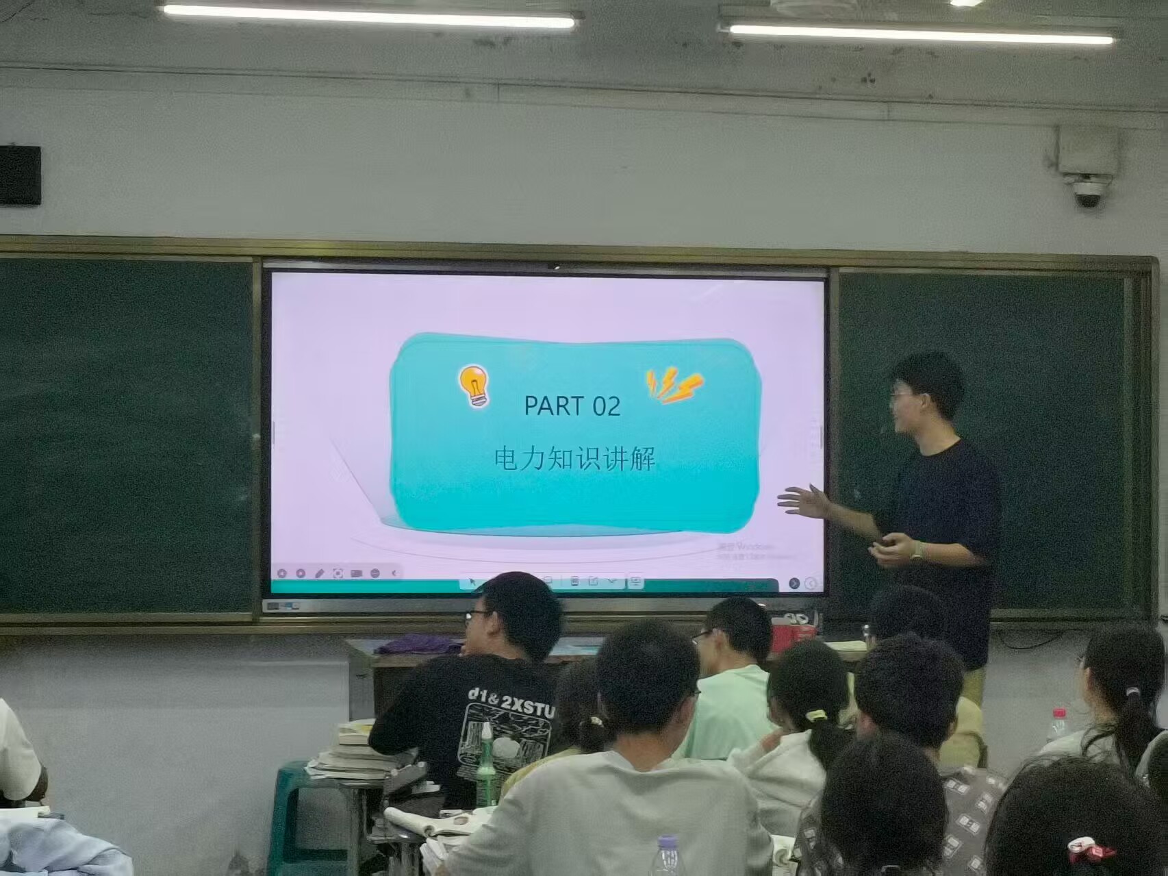 ��������M(j��n)У�@ �c(di��n)ȼ�W(xu��)�ӿƌW(xu��)��(m��ng)