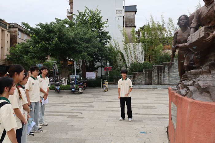 ����������W�Gɫ�l(f��)չ�����F�J���У��ڼtɫ���E�и���׌�҇��������