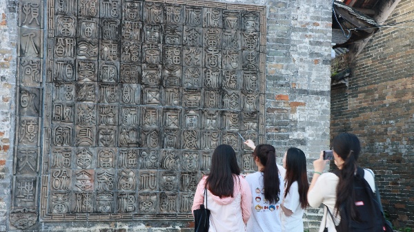 ���ࡱ�A��ǧ�f|����·��ꠣ��Ԅ���֮�����Ŵ��Ļ� ���ഺ֮����