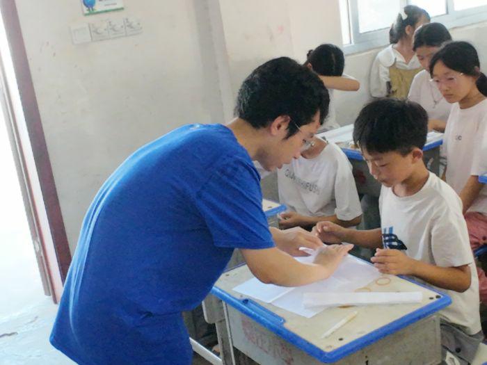 �Ӻ���W�M����֧�̈F�y���z��Ⱦ�M�l�����{��֮�g����ͯ����˼