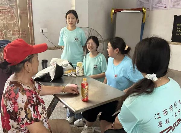 �U�B֮��־Ը�У��ഺ���Eů����