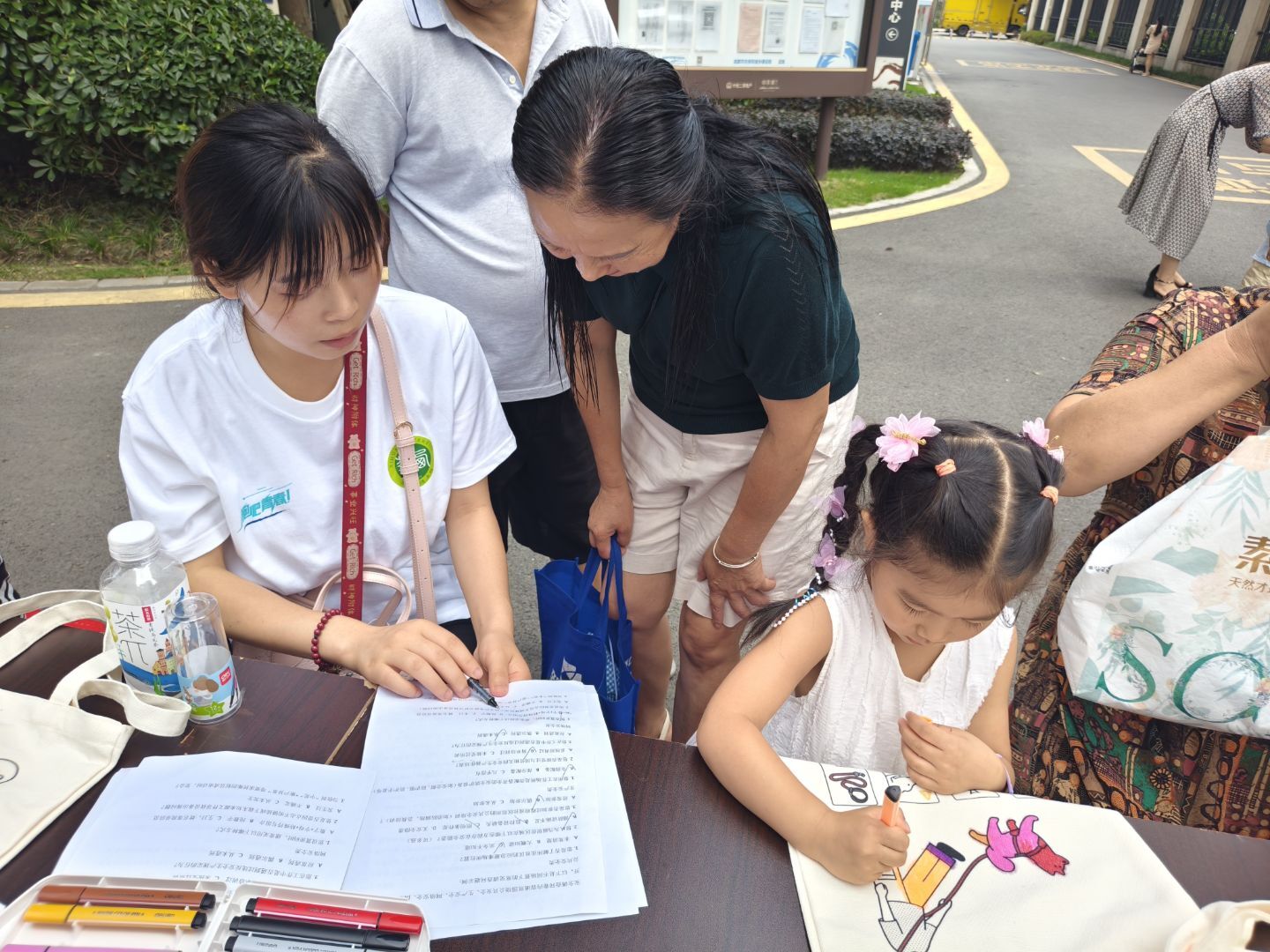 ���A��W�����l�`�ഺʹ�������ڌ��`�ж������飬���Є������η���