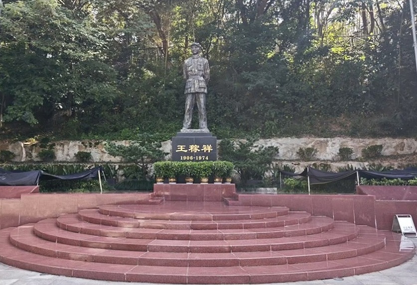 �����W�������l��׷������Ӣ�ң����мtɫ�Ļ�