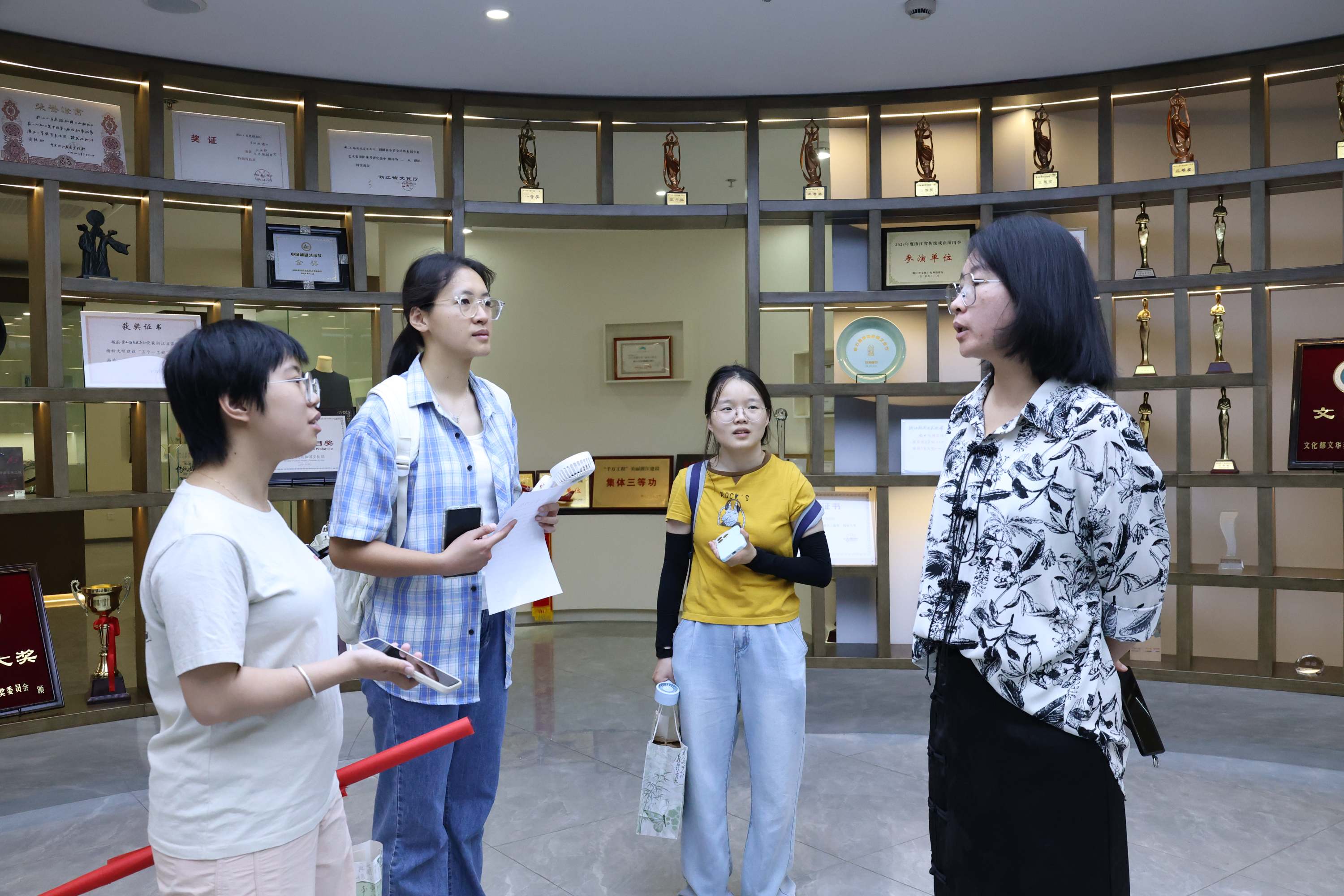 �m�ݴ�W�W�ӿ�Խ2000����̽��Խ�����}���ڹ��ϑ���Е����ഺ���