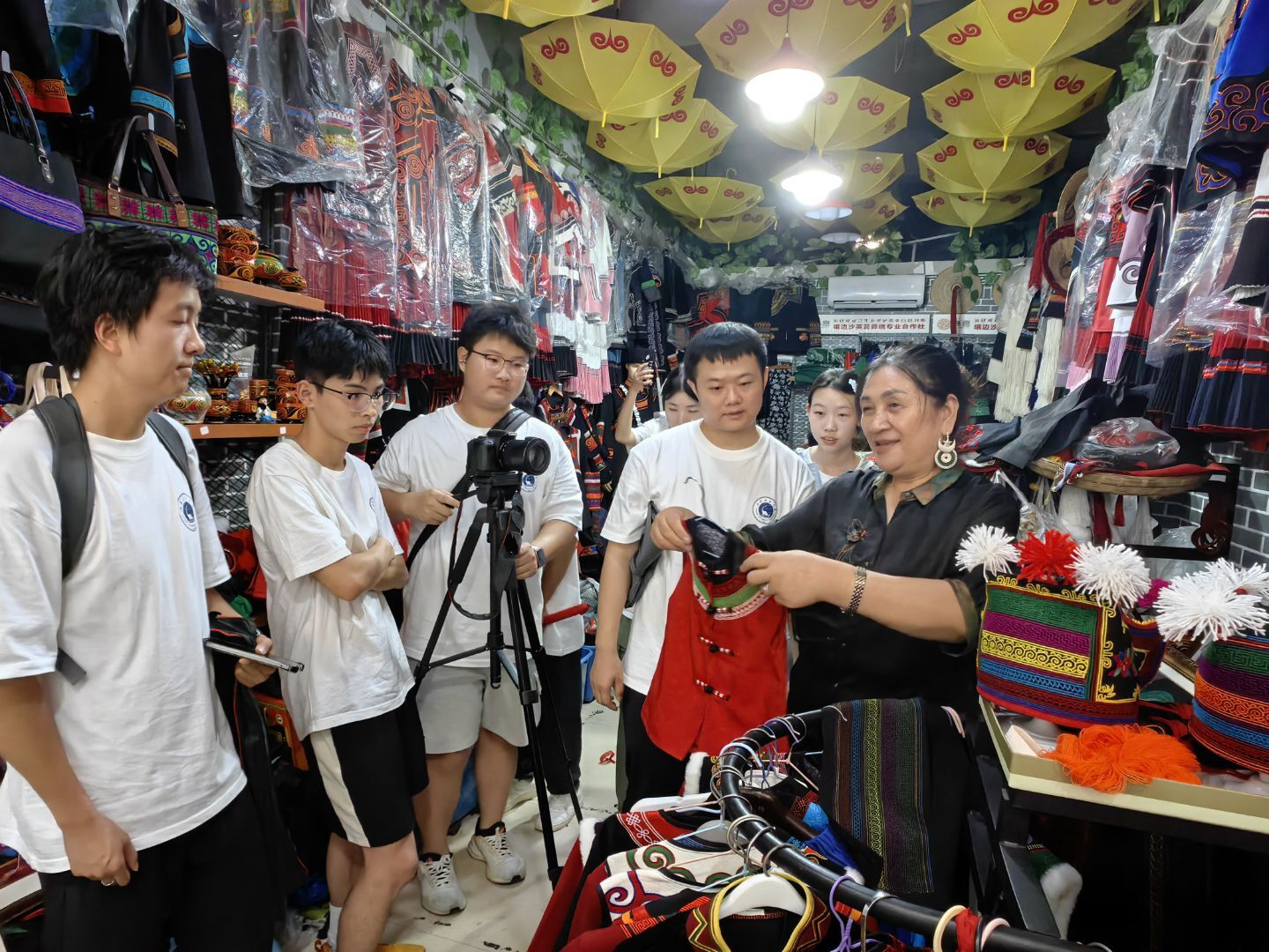 �ɶ�������W(xu��)�W(xu��)��̽��С��ɽ���C�Ļ��}퍣� ���ഺ֮�������z����