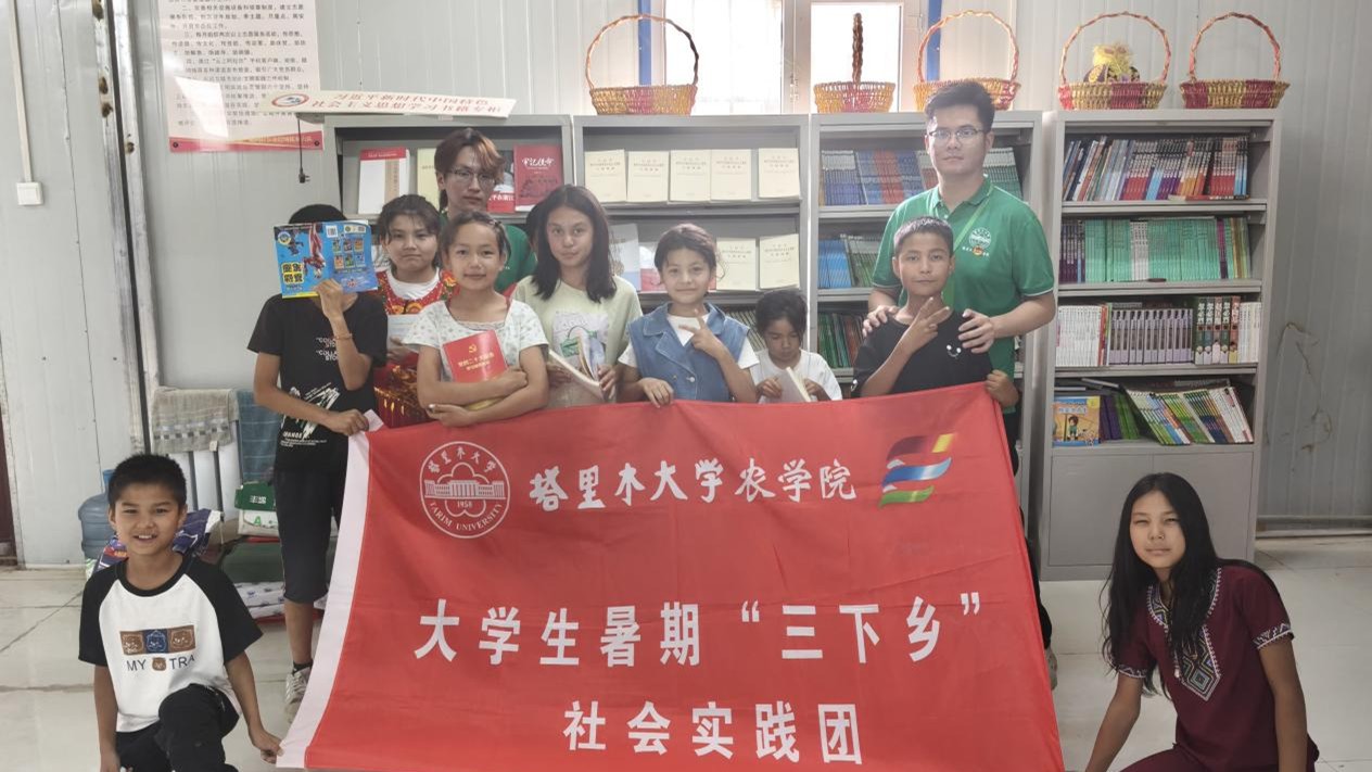 ���}��Ӗ�ص�· �tɫ������ͯ�ġ�������ľ��Wʯ���_���`�F�