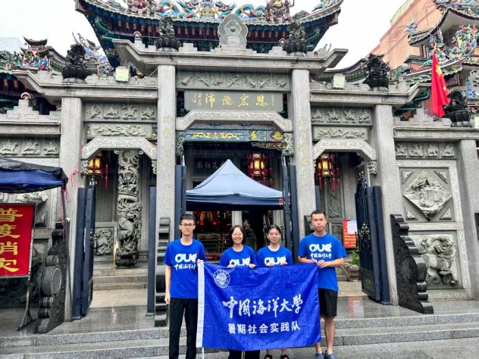 圖6 實踐隊隊員在安美媽祖廟合影